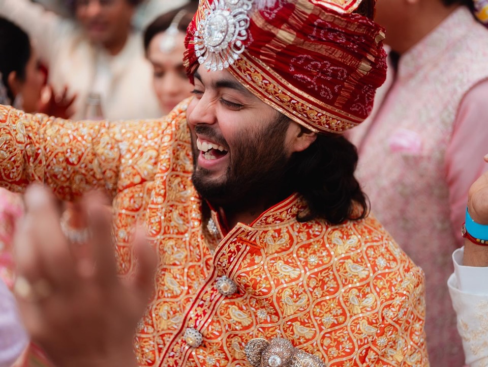 Anant Ambani’s ornate sarpech adds imperial flair. (Image: Instagram)