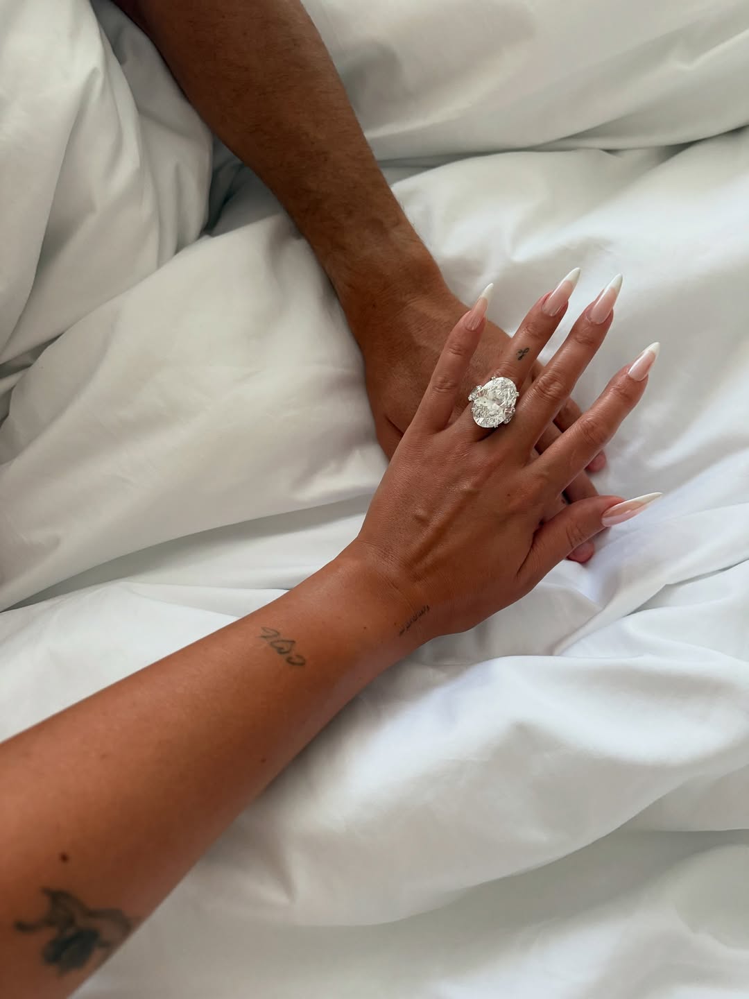 A close-up of Georgina Rodríguez’s colossal oval-cut diamond ring, flanked by two smaller ovals, capturing millions of hearts online. (Image: Instagram)