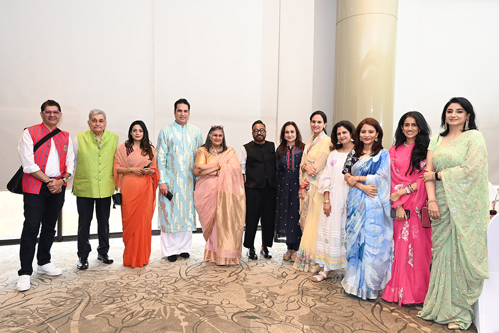 Anshu Khanna (centre) with the royals