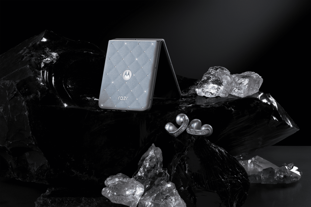 The motorola razr, accented with dazzling Swarovski crystals, stands as the epitome of meticulous craftsmanship and timeless luxury