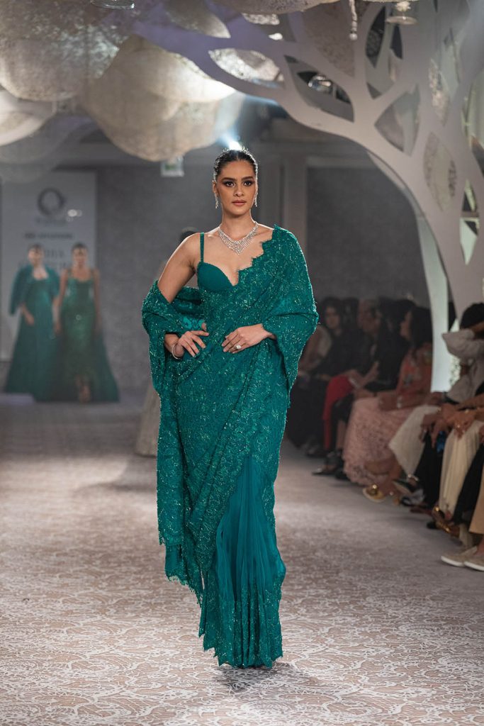 Roseroom_Whispers of Love to Myself (Emerald ensemble)