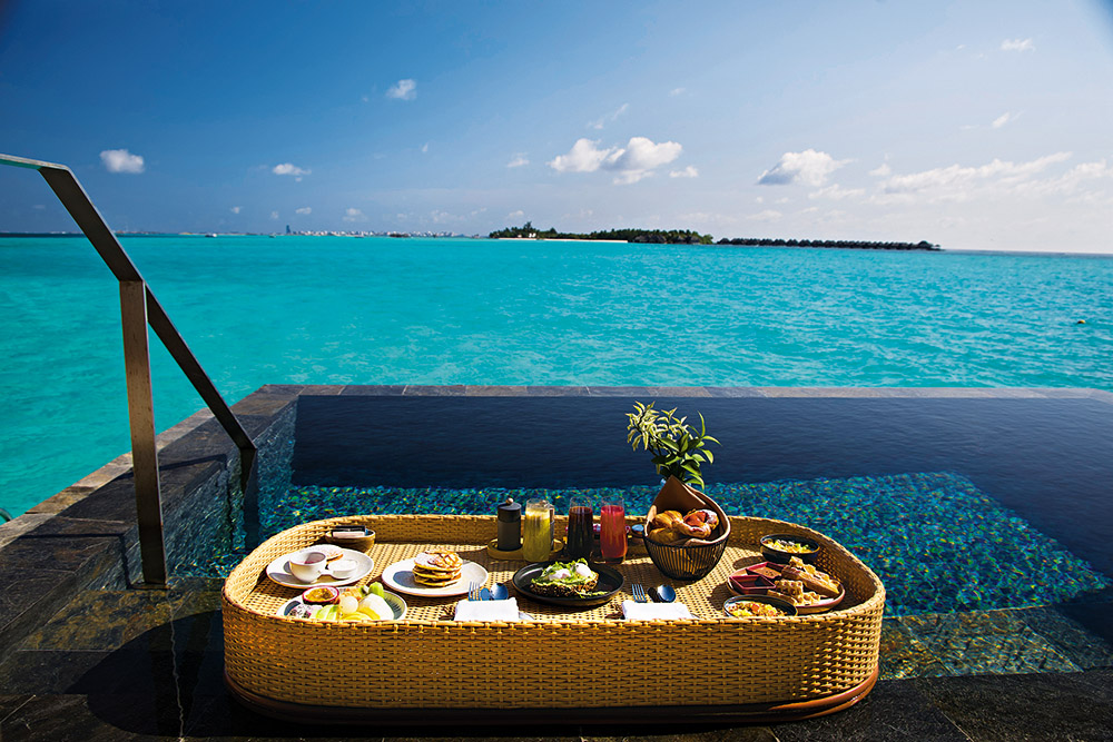 Floating Breakfast | Courtesy: VIKRAM DEWAN (INSTAGRAM: DEWAN.VIKRAM)
