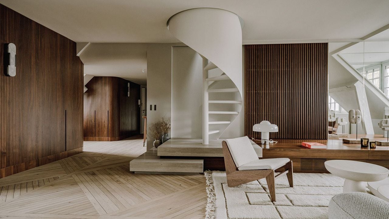 Minimal luxury in home interiors moves beyond excess and ornamentation to celebrate balance, texture and restraint, merging refinement with functionality so that every piece has purpose and every detail tells a story, transforming living spaces into sanctuaries of quiet comfort and timeless beauty through mindful design