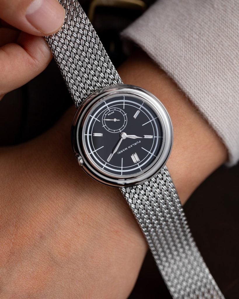 A celebration of intricate metal artistry that began in the workshops of nineteenth century Europe, mesh bracelets continue to weave beauty with engineering precision,uniting the charm of classic craftsmanship with contemporary sophistication