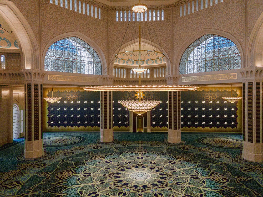 world’s largest hand-tufted carpet created by artisans from India’s Carpet Capital Bhadohi