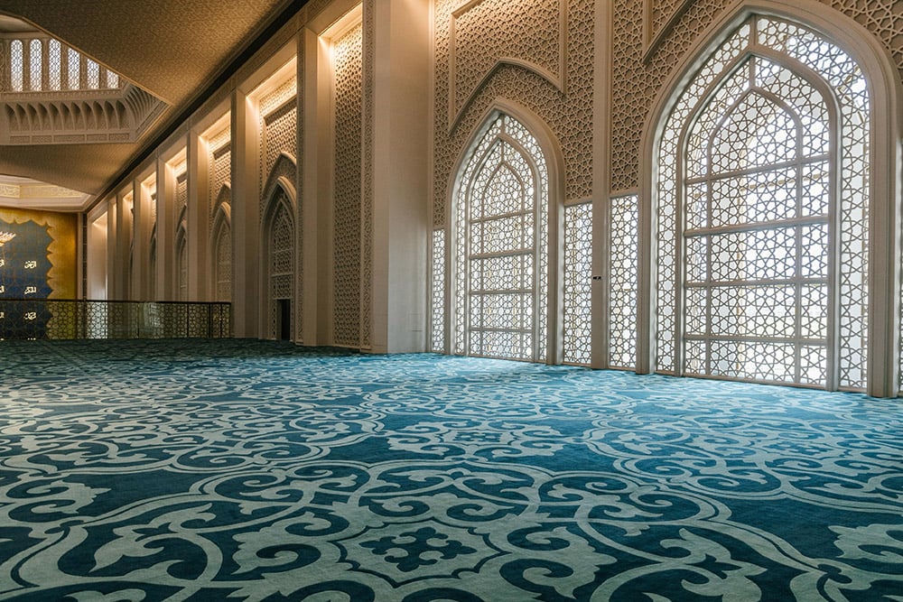 world’s largest hand-tufted carpet created by artisans from India’s Carpet Capital Bhadohi