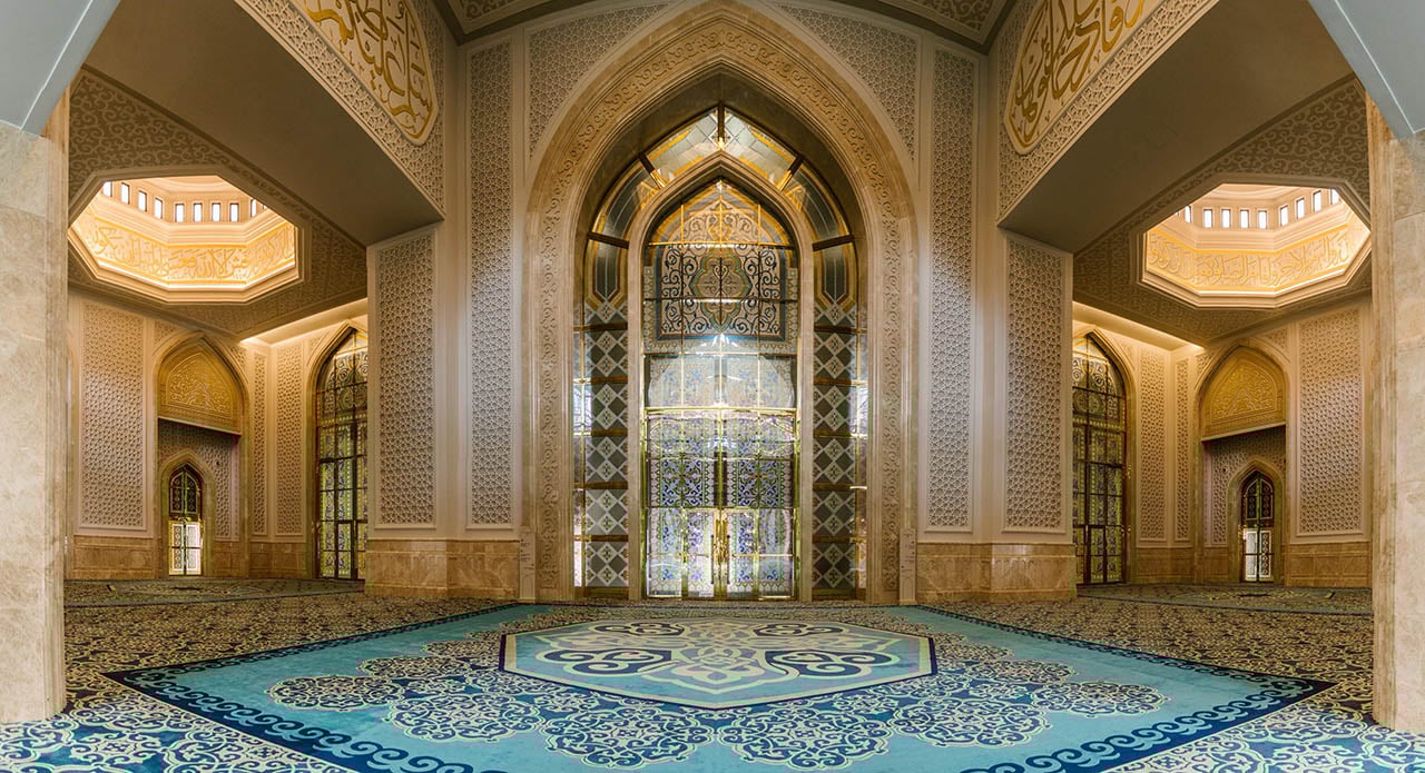 All About The World’s Largest Hand-tufted Carpet Created By Artisans From India’s Bhadohi