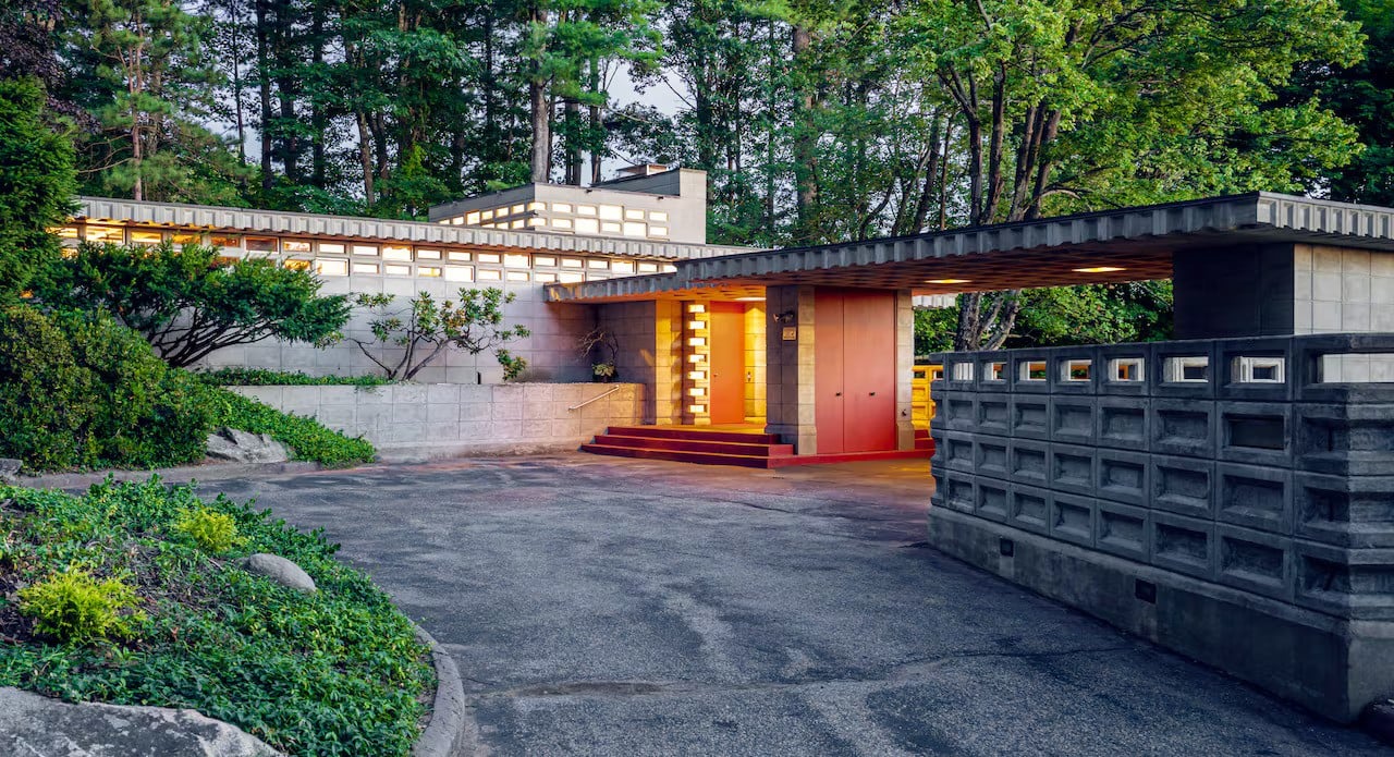 Smart Homes of 2030: Blending Frank Lloyd Wright’s Organic Design with Modern Technology