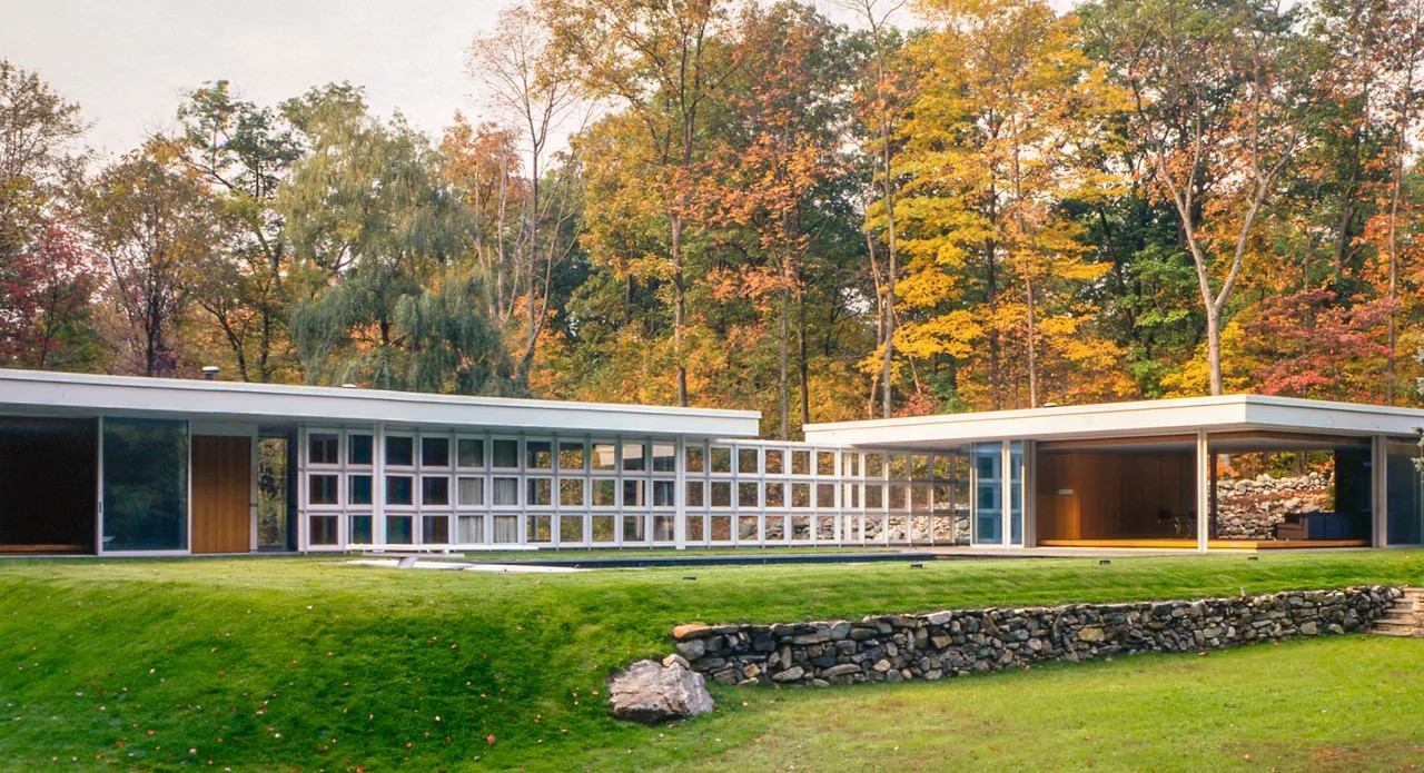 From the works of Eero Saarinen and Richard Neutra to icons like the Eames House, this movement remains one of modernism’s most human expressions, and emerging after World War II, Midcentury Modern architecture celebrated open spaces, natural light, and harmony with the environment