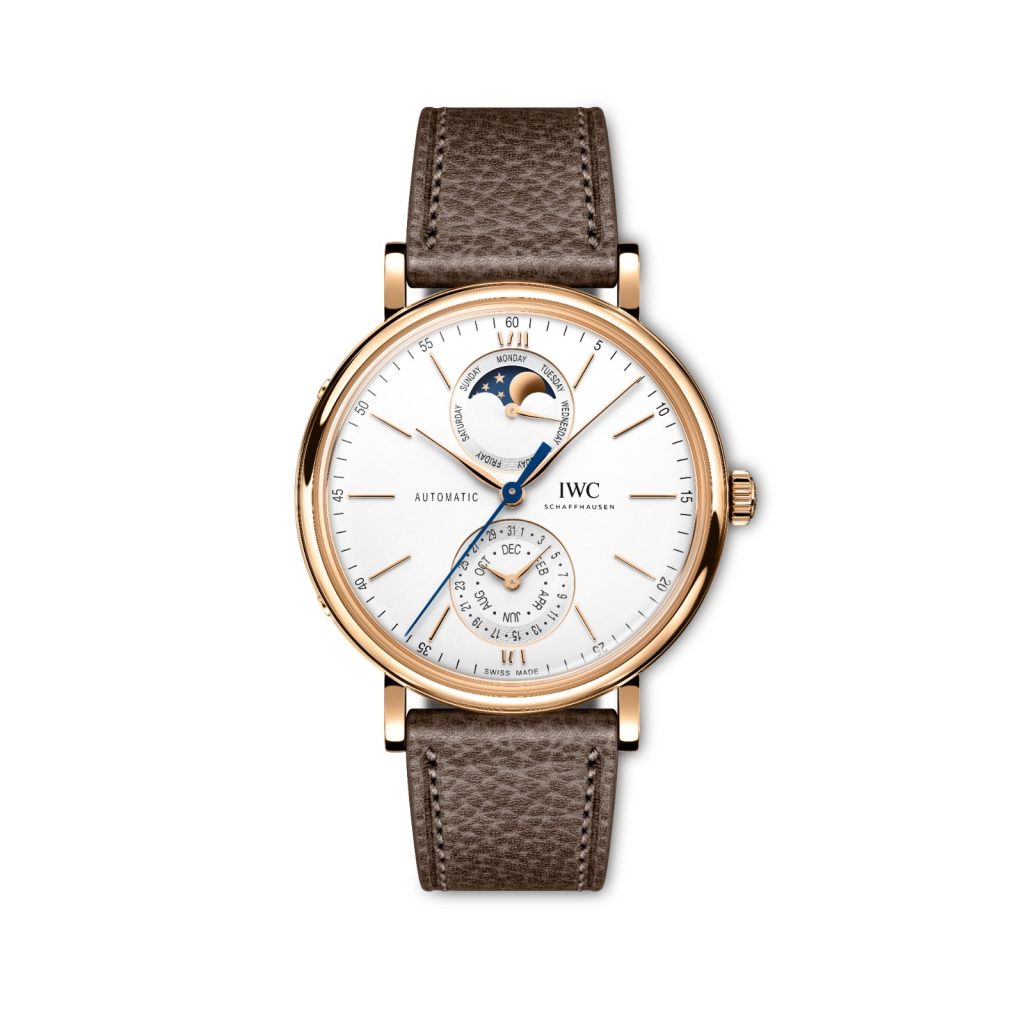 An annual calendar remembers the months automatically adjusting for 30 and 31 days with mechanical intelligence, from Patek Philippe’s pioneering debut to today’s sophisticated interpretations, here’s how this ingenious complication keeps the year in motion