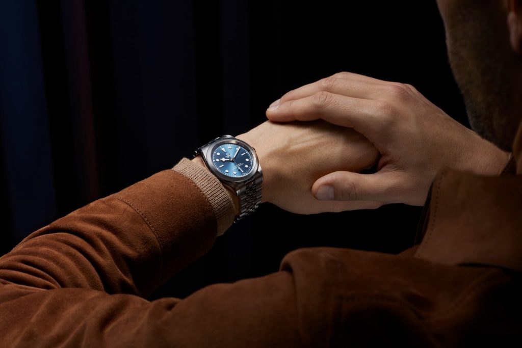 A complete feature on the best luxury watches for smaller wrists, spotlighting compact dimensions, ergonomic design, and standout craftsmanship. Includes the Tissot PRX 38mm Titanium, a lightweight integrated-bracelet powerhouse