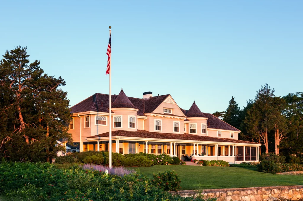 A humble New England cottage that grew into a national architectural icon, Cape Cod style is the architectural equivalent of comfort food—simple, familiar, and quietly timeless