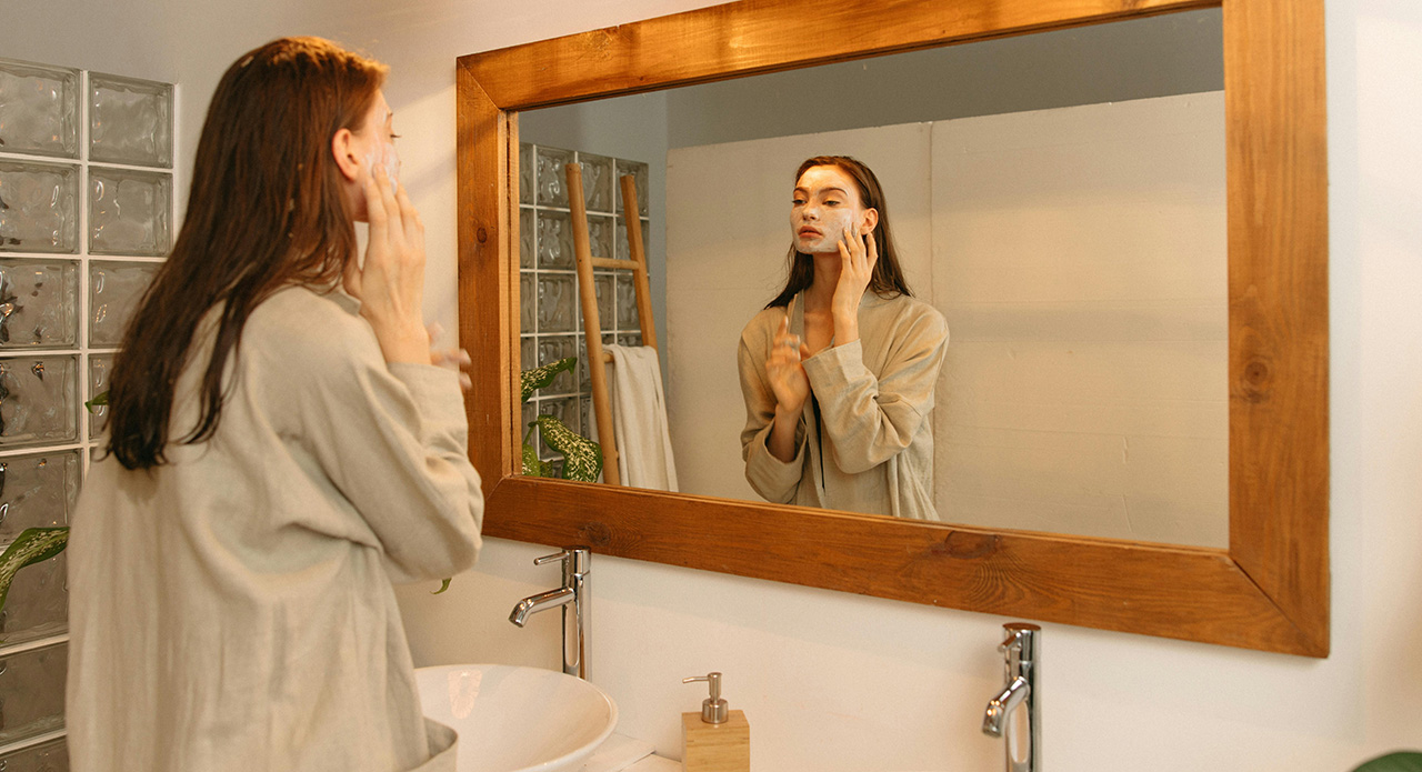 Winter Survival Guide For Dry Skin: 7 Dermatologist-Approved Rituals For Silky, Soft, Radiant Skin