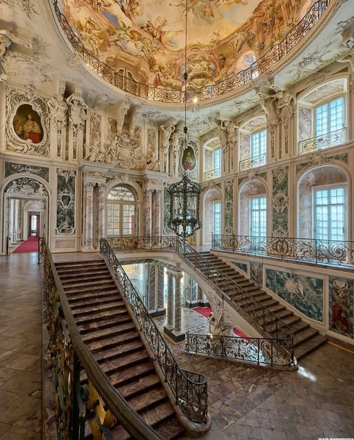 A flamboyant architectural style born in 18th-century France, Rococo architecture transforms space into theatre and ornament into emotion