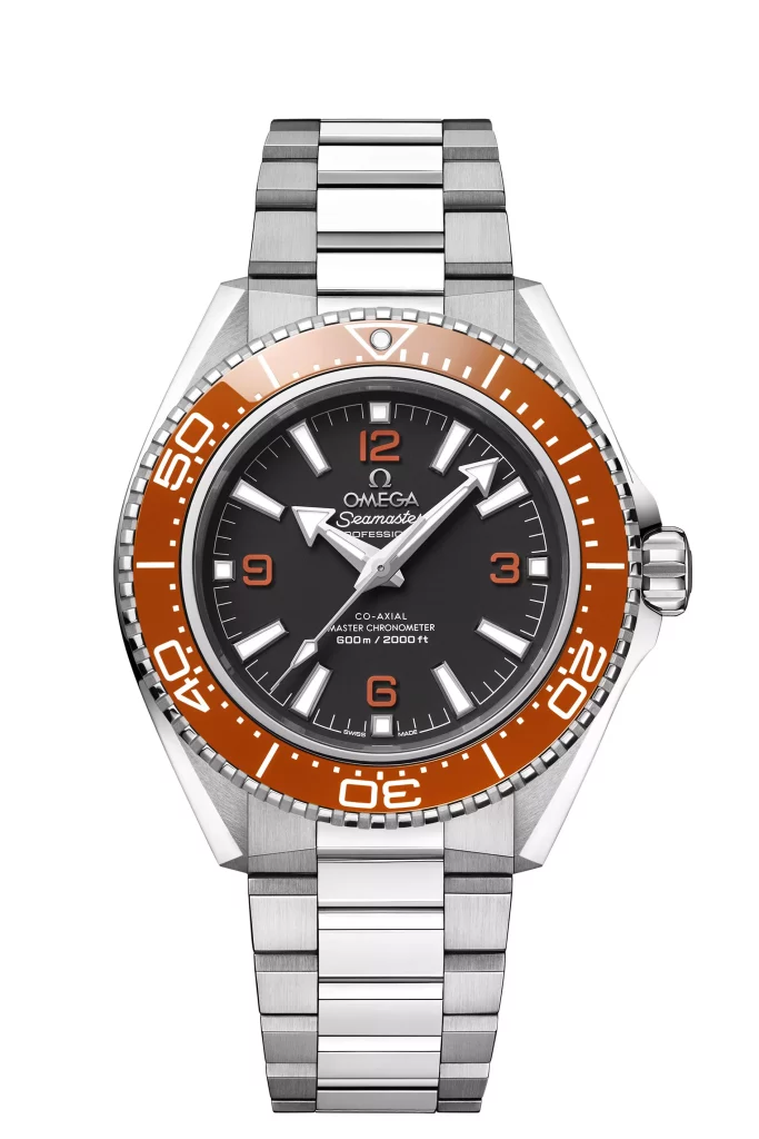  It features a polished orange 60-minutte ceramic bezel ring with a diving scale in white hybrid ceramic, while the inner ring is made from polished grade 5 titanium