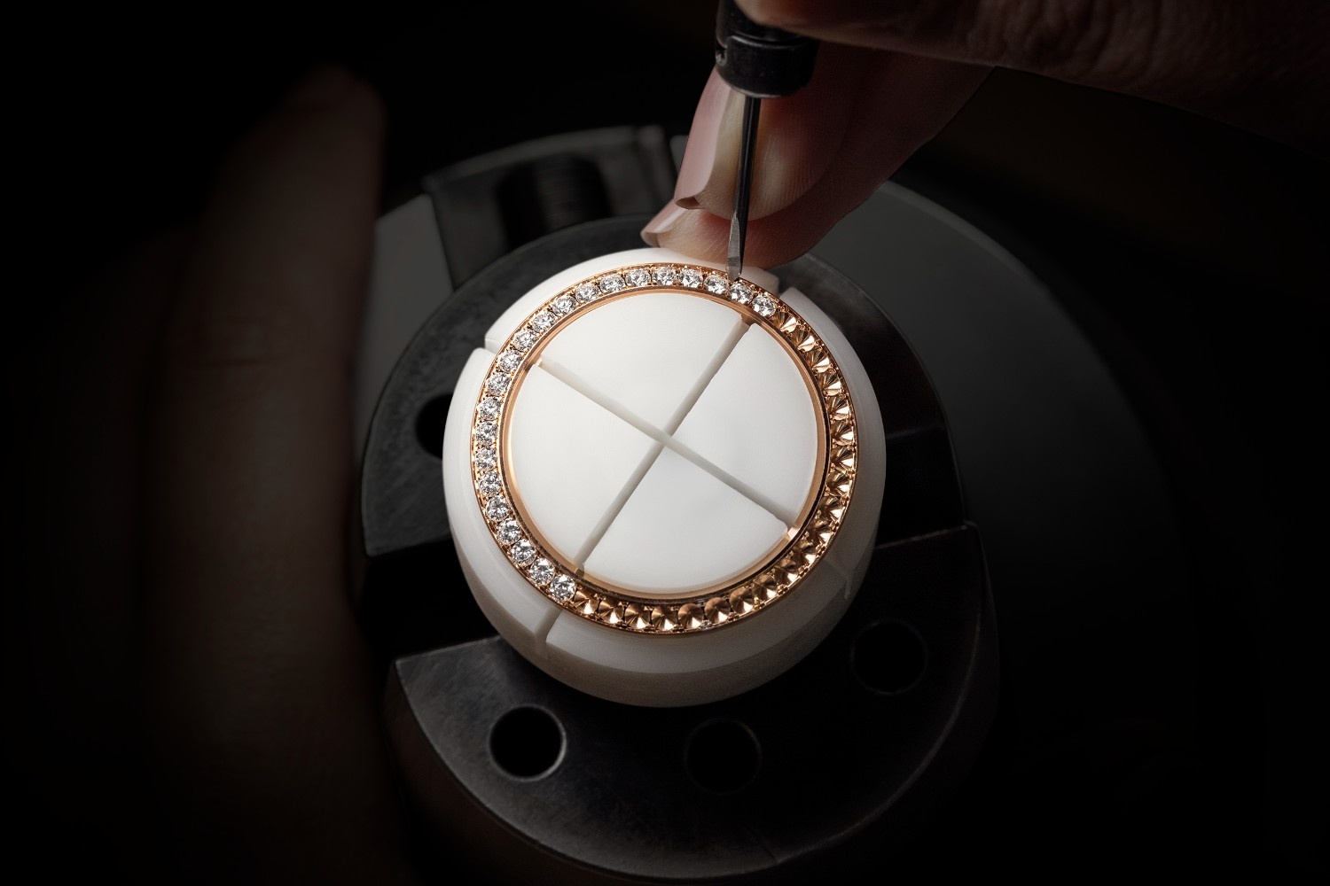 Mother-Of-Pearl in Horology: The Iridescent Dial Defining Luxury Women’s Watches