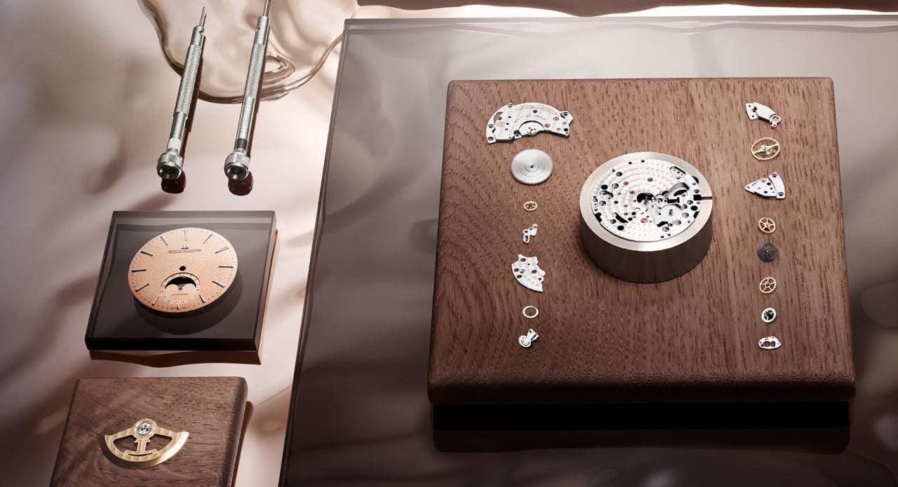 Manual-wind or self-winding? The old-school, whisky-sipping gentleman’s machine or the modern, effortlessly cool automatic