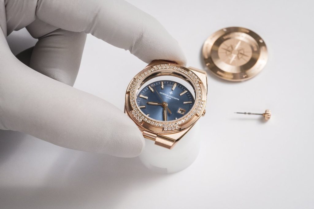 The brilliant cut is engineered around three optical elements