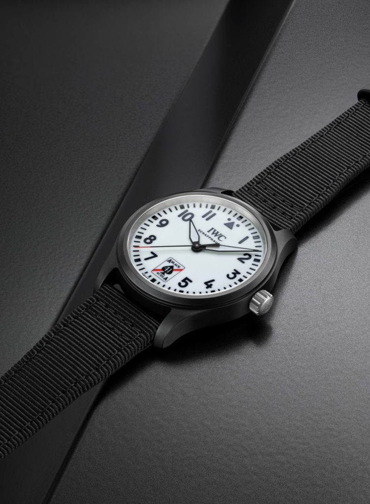 The Pilot’s Watch Automatic 41 Black Aces (Ref. IW326905) takes inspiration from a pilot’s watch