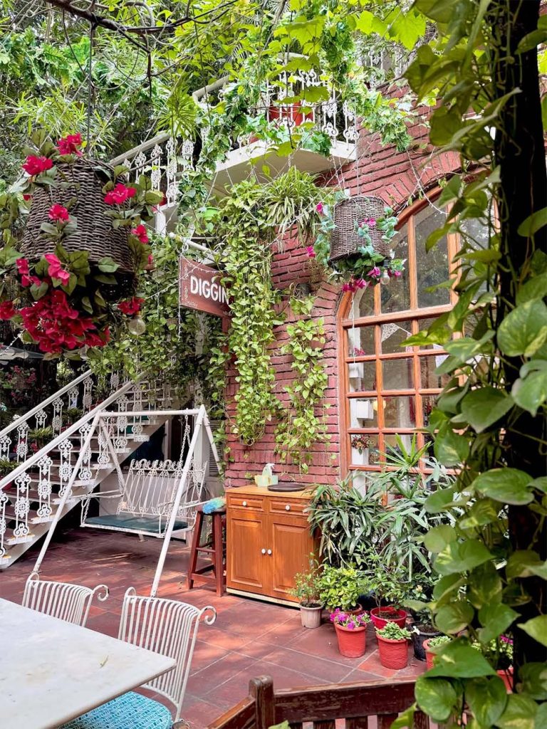 Diggin Cafe, Christmas in Delhi NCR, Christmas cafés Delhi NCR, Instagrammable cafés Delhi NCR, Christmas date spots Delhi NCR, girl gang brunch Delhi NCR, 