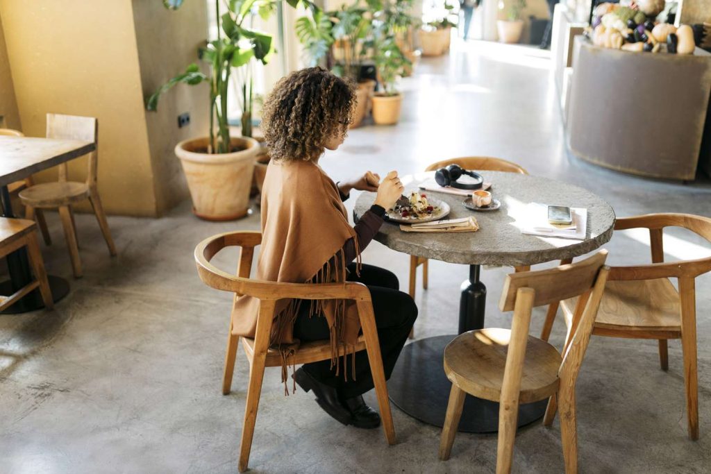 Phones became armour for the early solo diner. Screens offered distraction