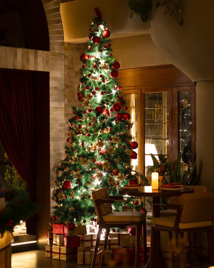 Vicoli (Delhi-NCR) X-mas tree, Vicoli gurugram, Christmas food experiences in India,holiday dining India,festive restaurants India,