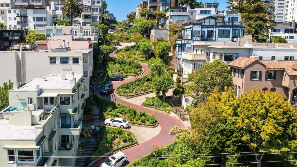 Lombard Street are among the most photographed examples of the style in residential form