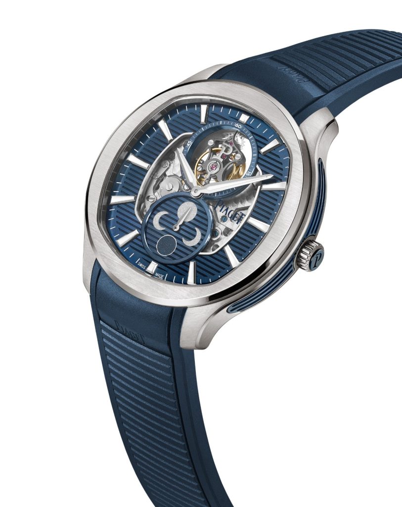 This timepiece reaffirms the Maison’s mastery of refined sport chic