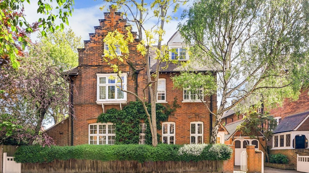 Bedford Park stands as one of the earliest garden suburbs and a landmark in Queen Anne residential planning