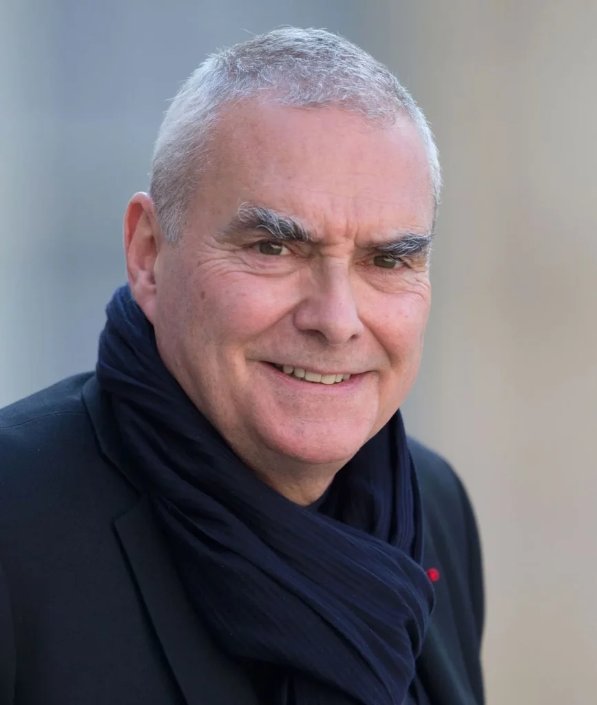 Dominique Perrault uses glass with restraint and authority