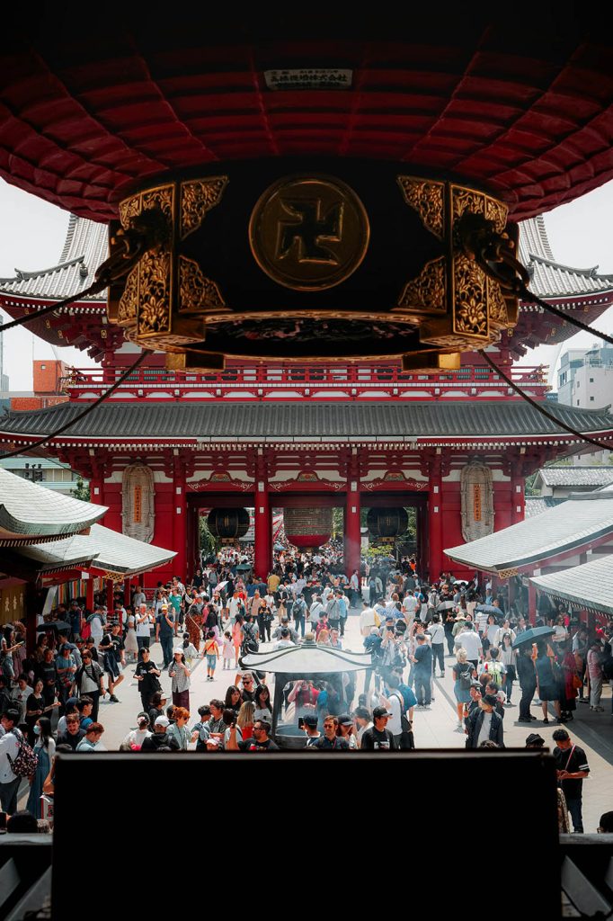 Gate And Crowded Square of Senso-ji Temple In Tokyo, Senso-ji one of Tokyo’s oldest temples, world famous Senso-ji temple, Senso-ji shrine, etiquettes to follow at Senso-ji temple, 