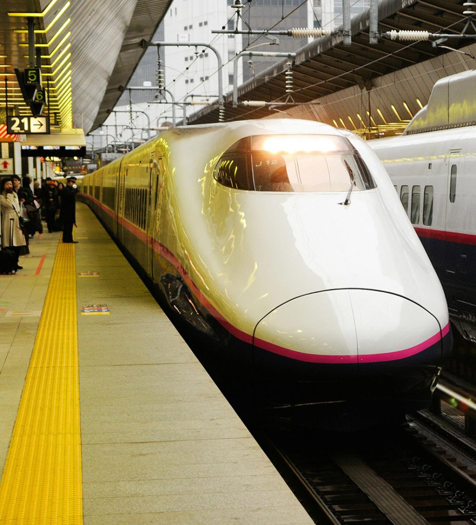 Bullet Train Arriving At Station Platform, Japan travel cost, Japan travel deals, Shinkansen cost in Tokyo, Shinkansen japan, bullet train or Shinkansen, Shinkansen ticket price, how fast is the Shinkansen in japan