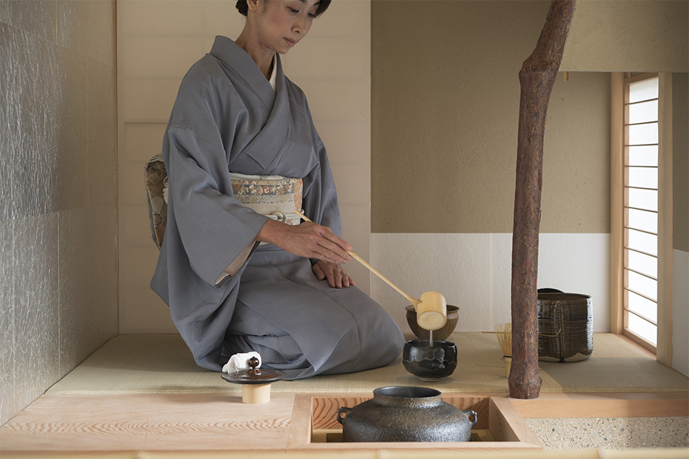 Teamaster Making Matcha The Traditional Japanese Way At Four Seasons Kyoto, traditional matcha making, who is a teamaster, teamaster at four seasons in japan, teamaster japan training