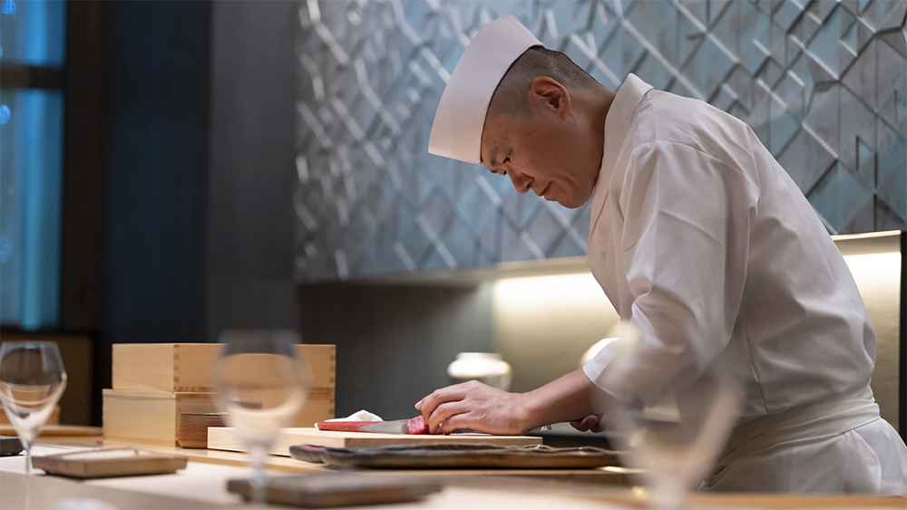 Chef At Work At Sushi Ginza Onodera, Four Seasons Kyoto,Sushi Ginza Onodera at four seasons Kyoto, Sushi Ginza Onodera chef,where to get best sushi in Kyoto,famous sushi restaurant at four seasons hotel in kyoto