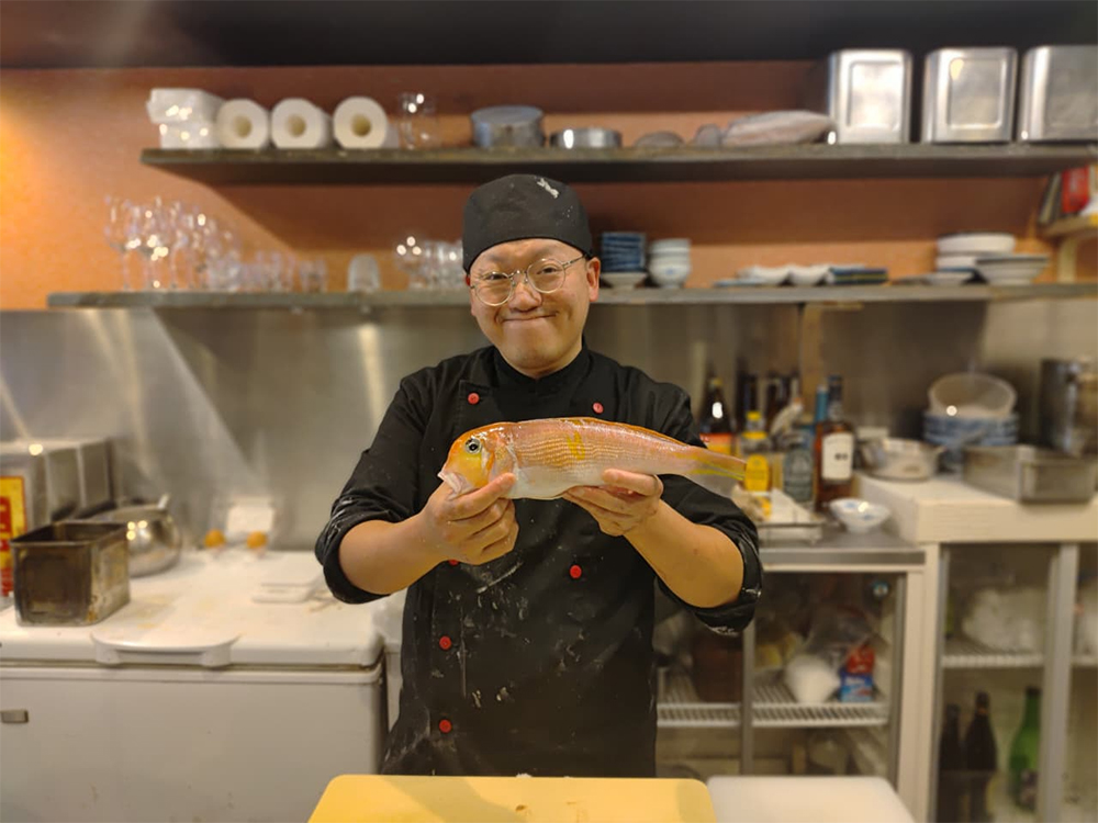 Chef Hard At Work At A Tempura Restaurant, famous tempura restaurants in japan, where to get best tempura in japan, japan famous tempura shops to explore