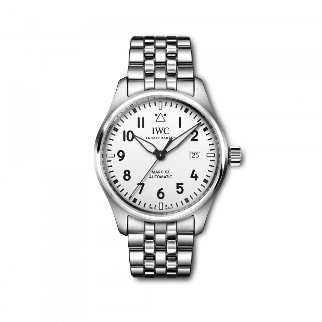 The Pilot’s Watch Mark XX features a 40mm stainless steel case, thoroughly re-engineered with a revised side profile