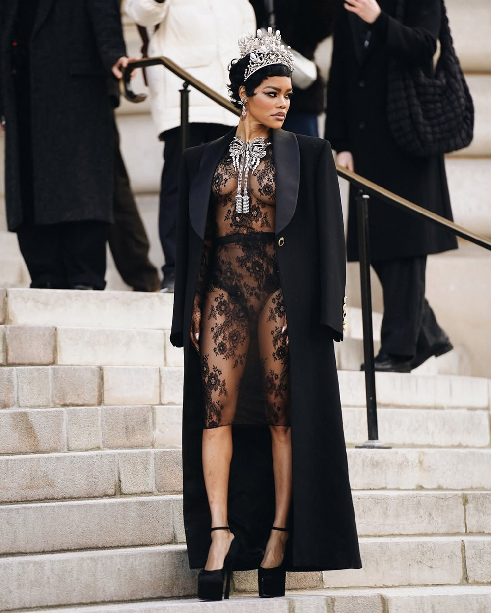 Teyana Taylor, Teyana Taylor schiaparelli, Teyana Taylor news, Teyana Taylor golden globes, Louvre stolen jewelry,Louvre heist,stolen jewelry Paris,Paris Couture Week news,