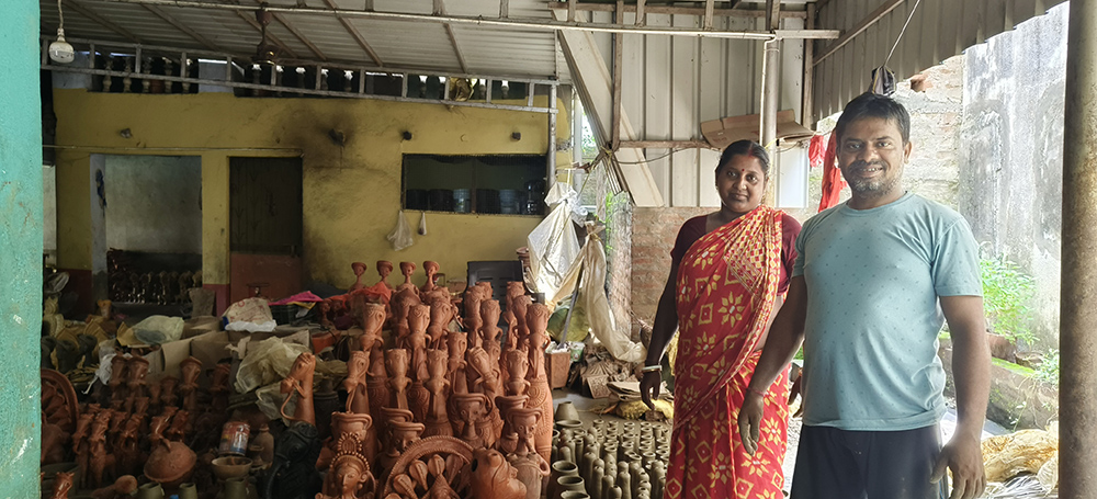 Artisan family in Panchmura Village, Luchi–Alur Dom, Into the Sundarbans, Terracotta and Textiles in Bishnupur and Panchmura, Panchmura,