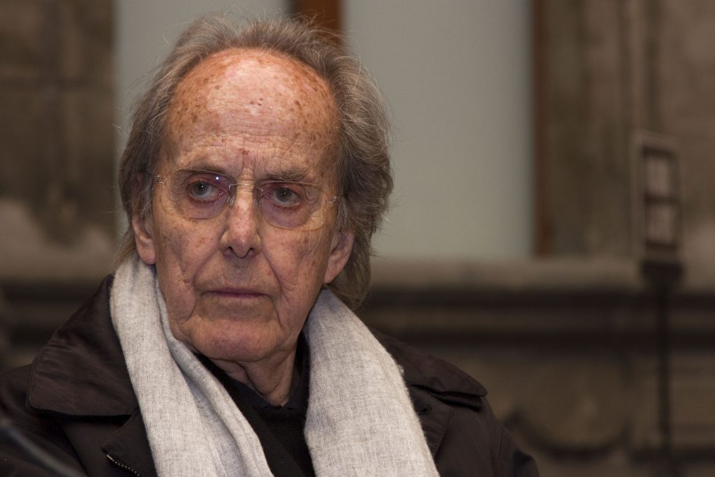 Teodoro González de León believed in weight durability and civic responsibility