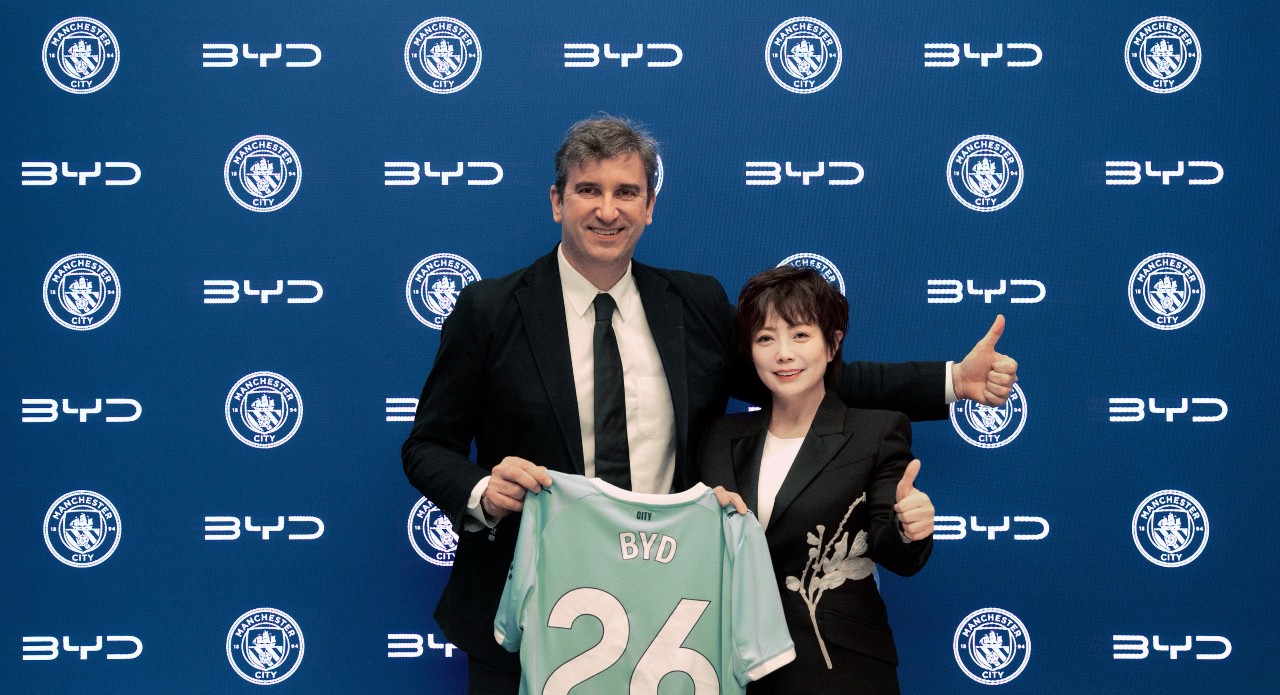 BYD, the global leader in new energy vehicles, has signed a multi year partnership with Manchester City Football Club, becoming its Official Automotive Partner while advancing shared sustainability goals through electric mobility and energy solutions