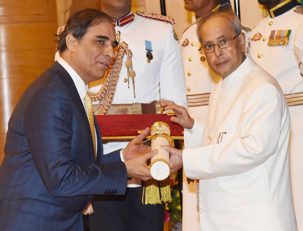 Hafeez Contractor (left) in 2016