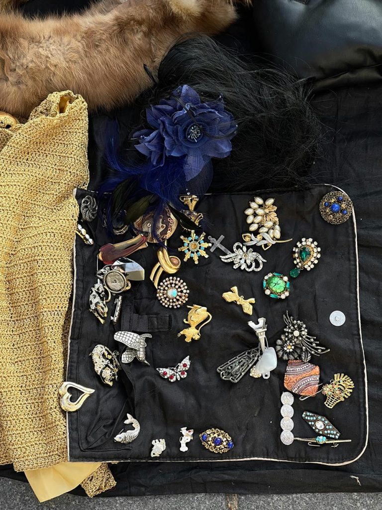 Brooches, brooch outfit ideas, brooch accessories 2026, brooch vintage revival, brooch enamel designs, 