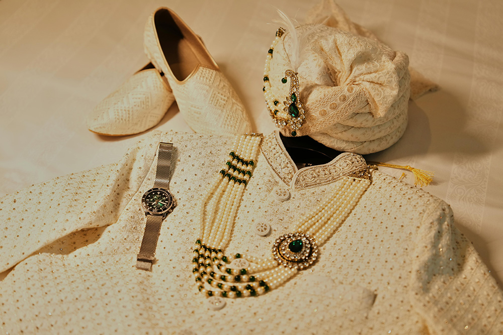 Brooch, brooch sustainable style, brooch DIY customization, brooch gemstone trend, brooch pearl accents, brooch floral designs, 