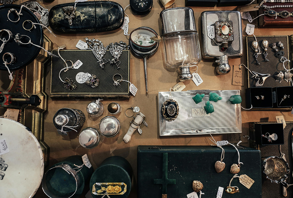 brooch designer collections, Vintage brooch comeback,Fashion accessories 2026,Statement brooch pins,