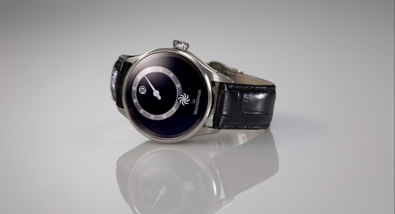 A poetic single hand philosophy converges with the theatrical charm of a jumping hour display, as German minimalism is reimagined through precision engineering and contemporary elegance