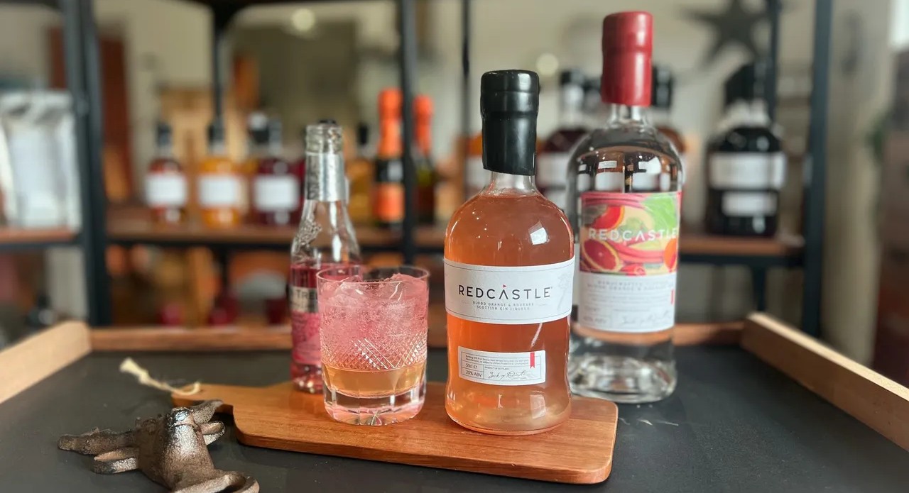 Liquor vs liqueur explained through craftsmanship, taste, tradition, and production methods in this refined exploration of spirits and their distinctive character