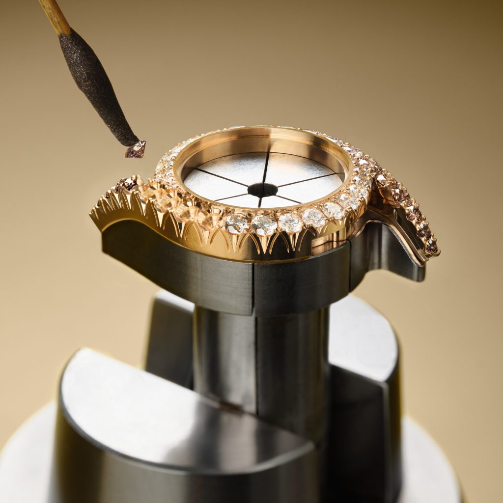 Drawing inspiration from traditional guilloché dial work, Piaget devised its own hand