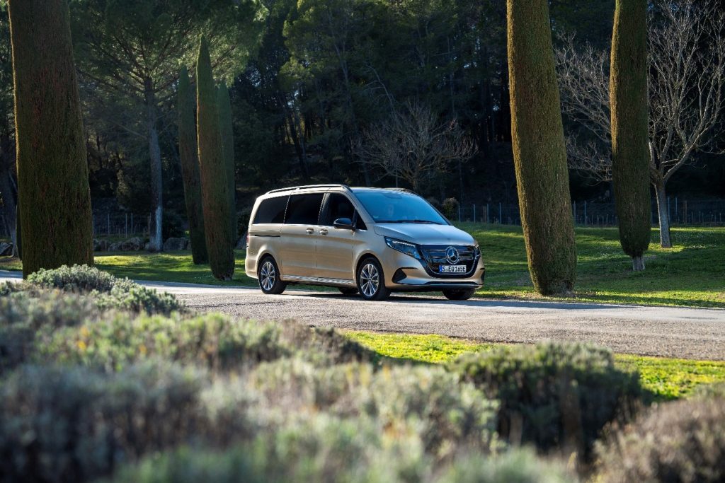 The V Class inaugurates a petrol powertrain in India for the first time