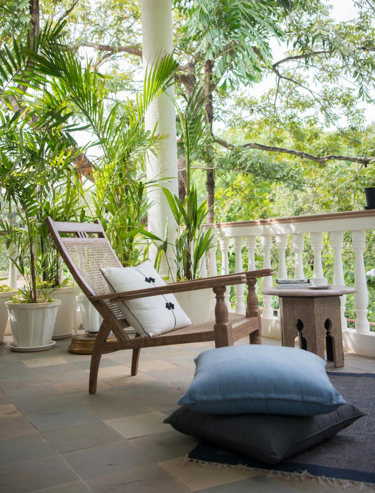 how to decorate your balcony, new ways to decorate your balcony, dont clutter your balcony, Garden furniture layouts for open-air living areas, Durable outdoor furniture for all-season open-air living, Luxury outdoor furniture for garden spaces