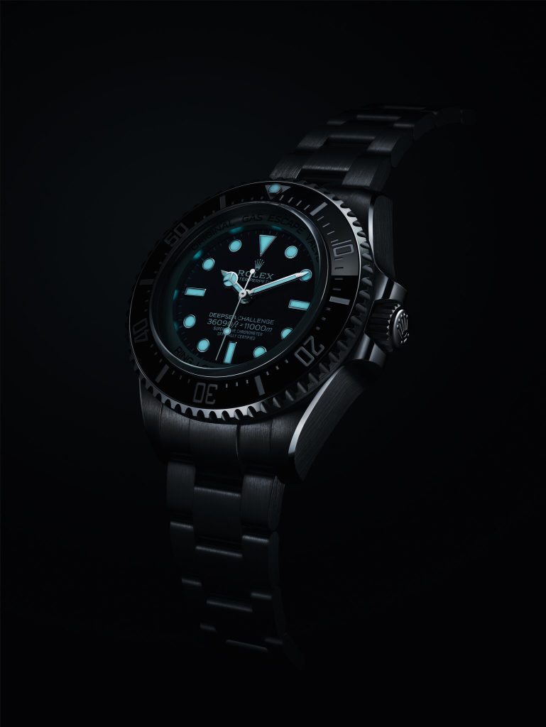 Calibre 3230 incorporates the patented Chronergy escapement, made of nickel-phosphorus, which combines high energy efficiency with great dependability and is also resistant to strong magnetic fields